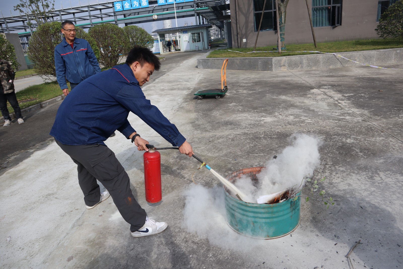 全民消防、生命至上&mdash;&mdash;公司成功举办消防宣传月培训暨应急演练活动