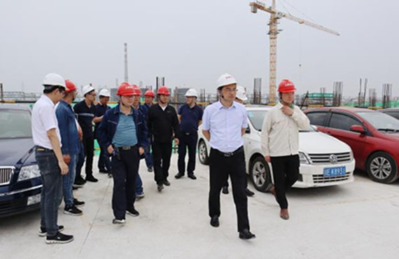 彭州市常委会副市长毛高林等领导视察成都天顺保利新材料有限责任公司新型杂环高性能塑料项目建设工作