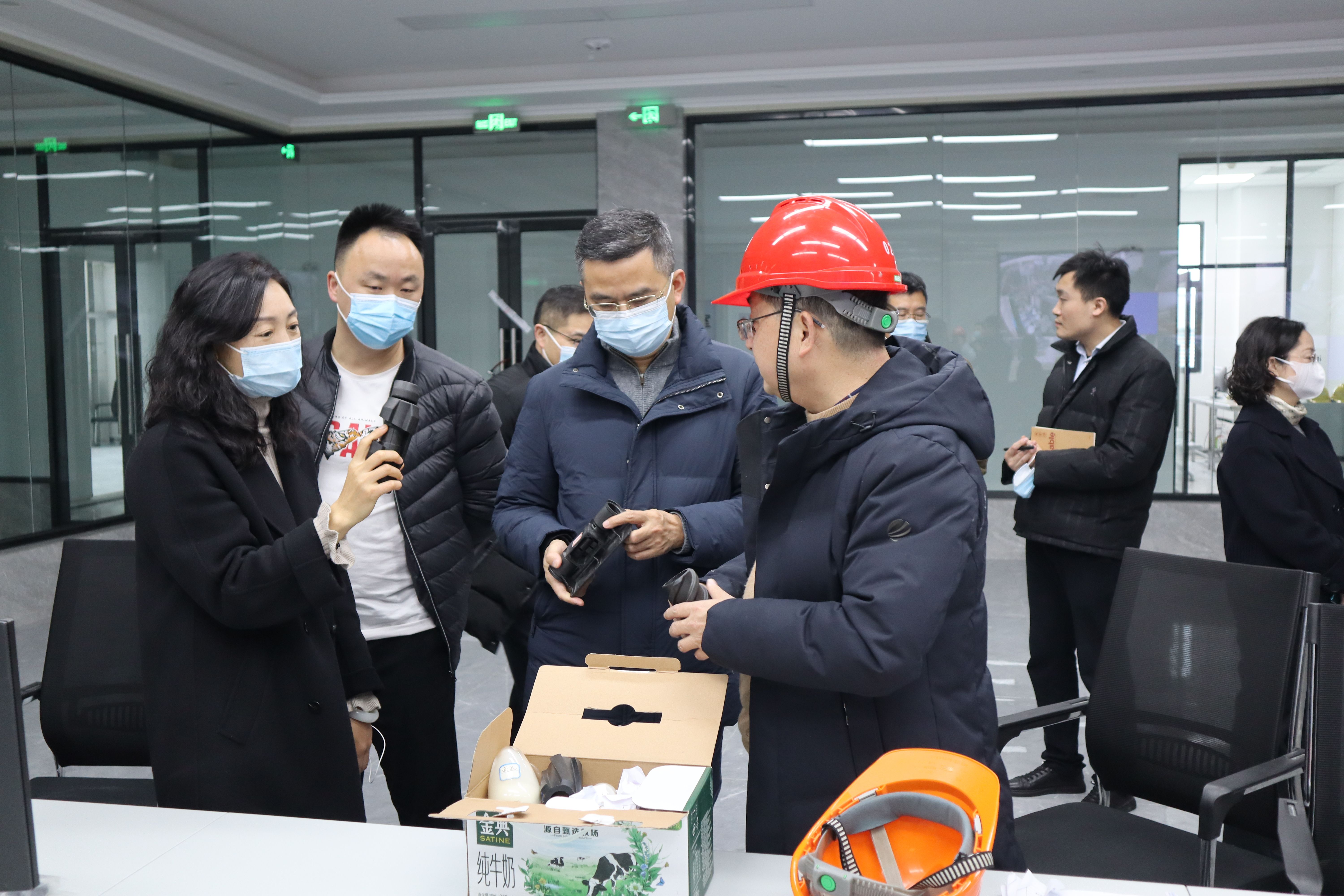 四川省经信厅调研组及市委市政府领导一行到公司调研视察